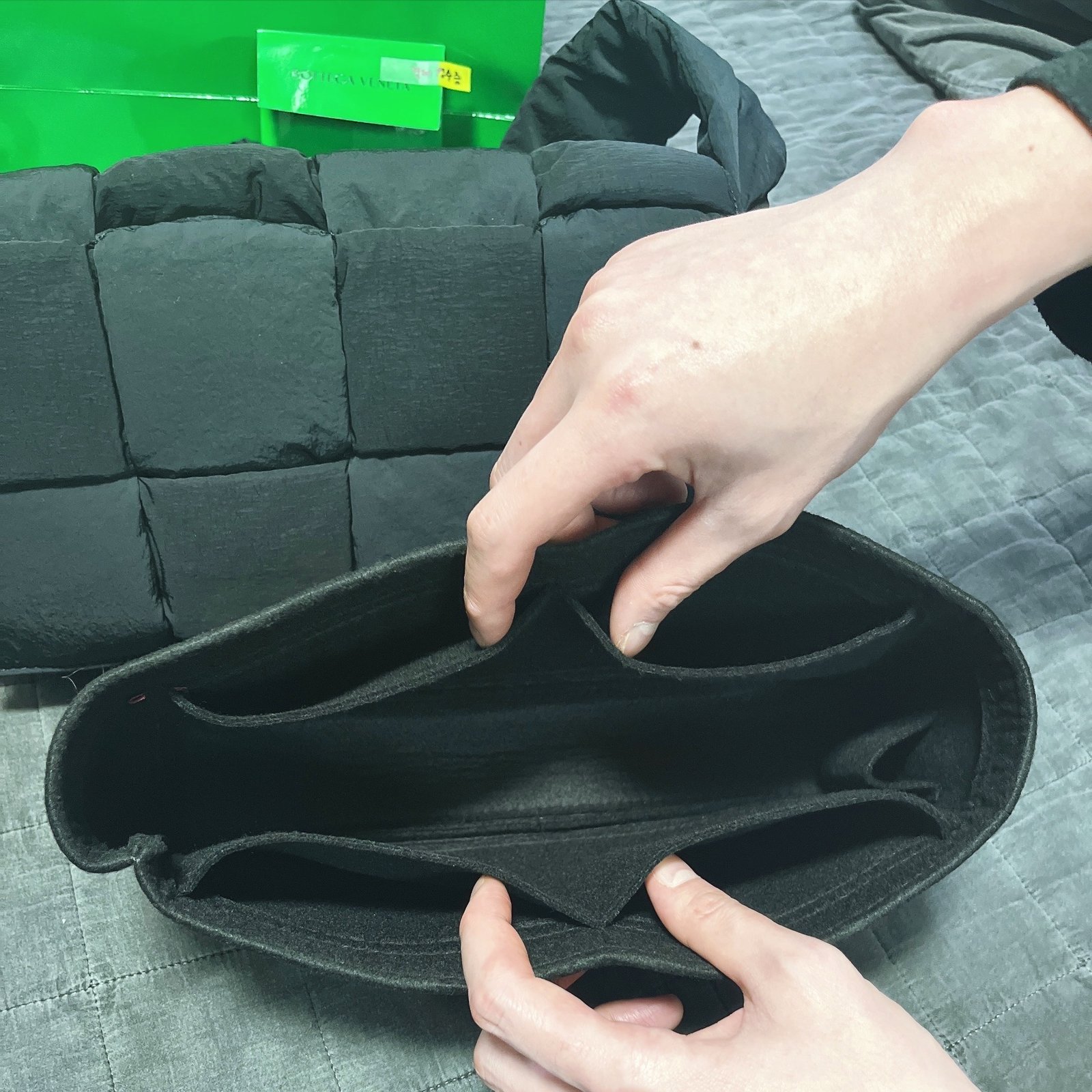 보테가베네타 패딩 카세트백 상태 SSS급 판매합니다