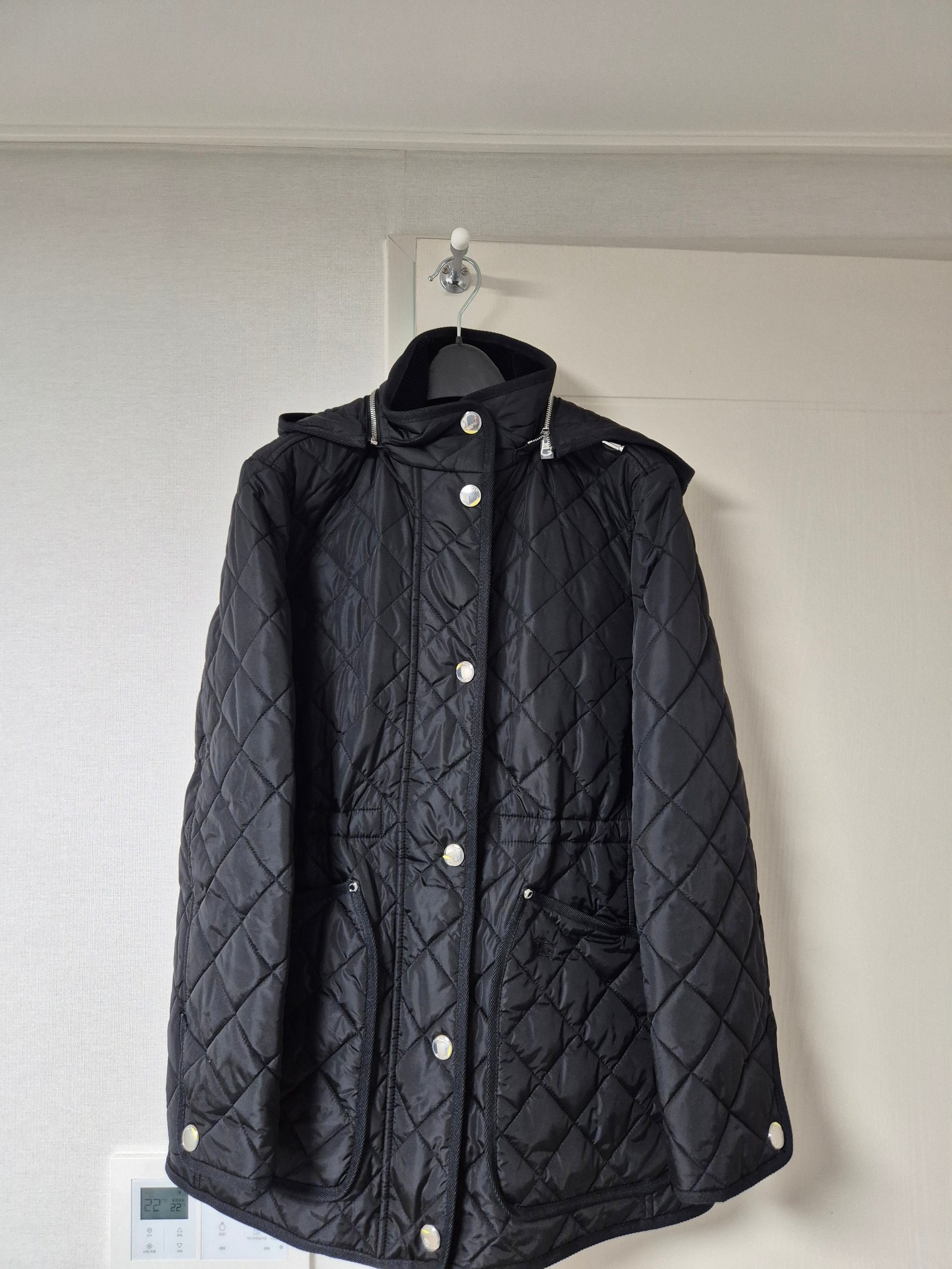 버버리하이넥퀼팅후드코트