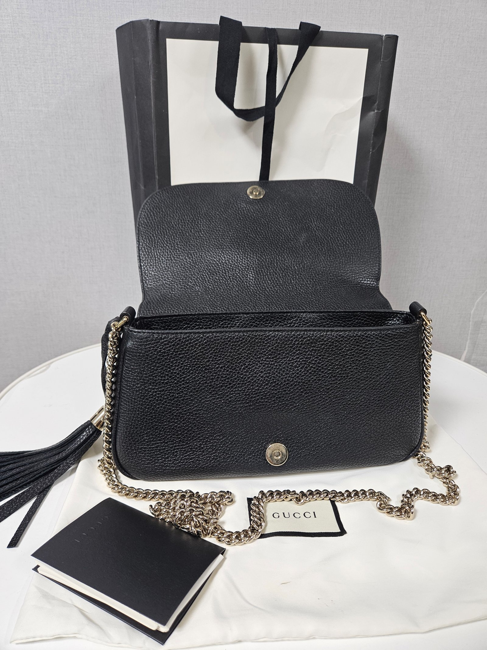 구찌소호테슬체인크로스백