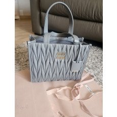 미우미우토트백