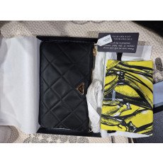 프라다 리에디션 1995 파우치