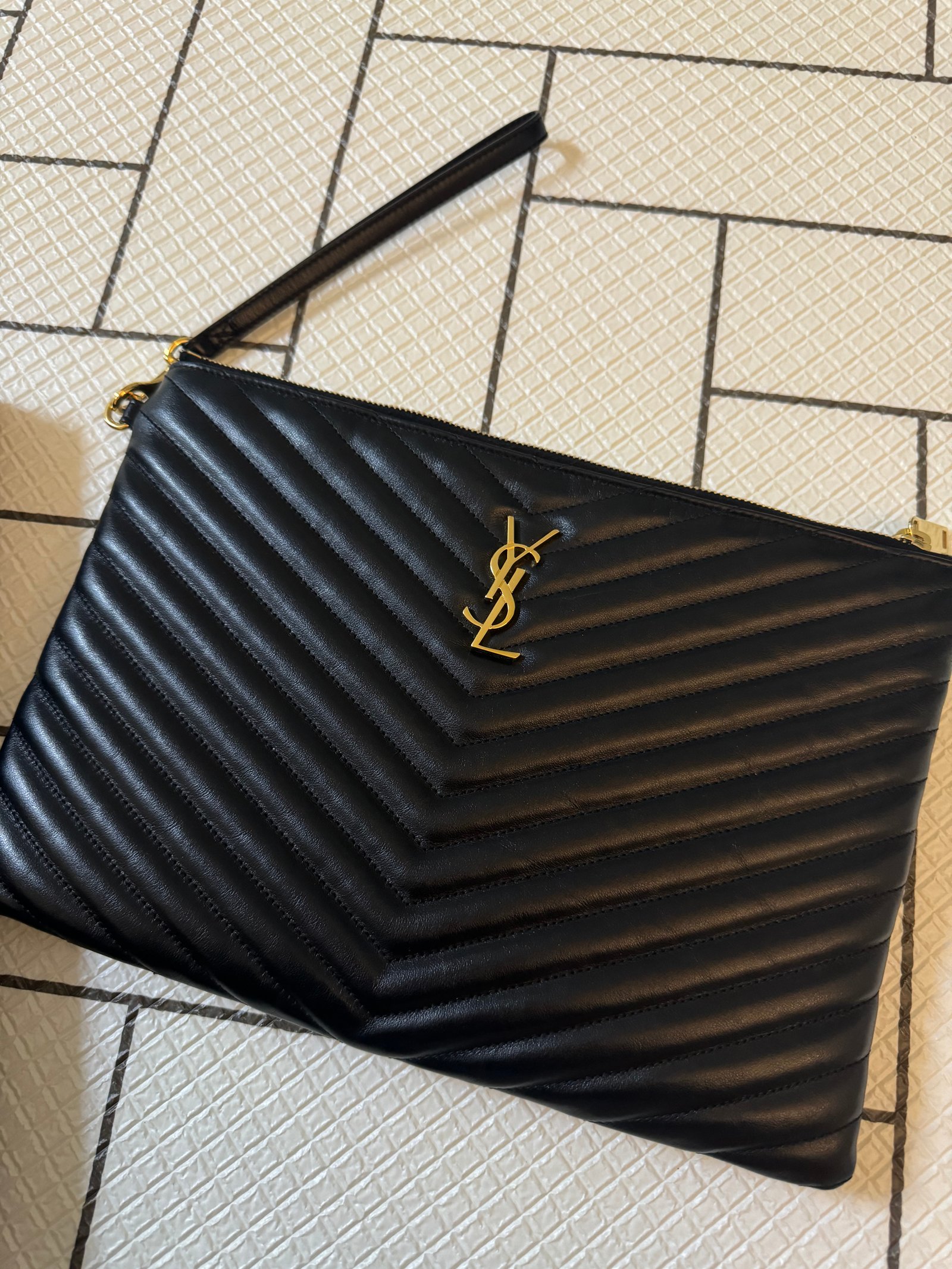 생로랑 블랙 클러치