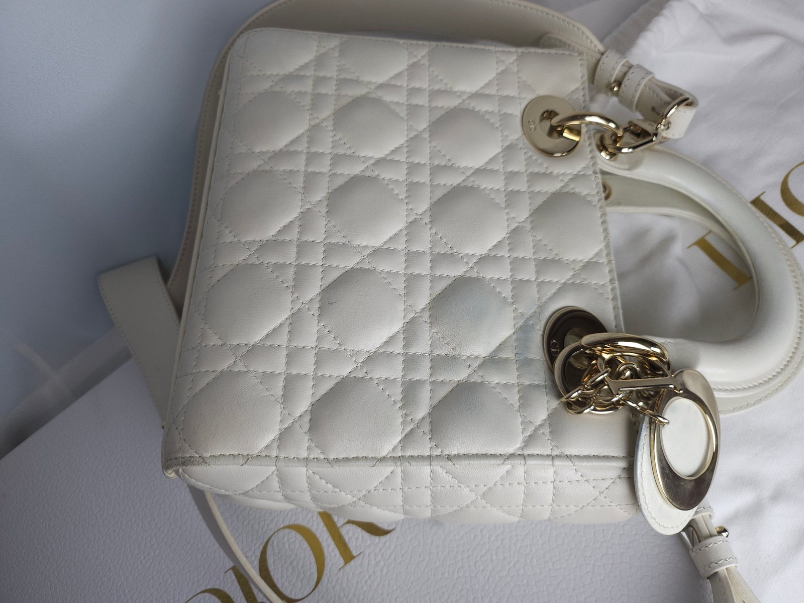 [압구정] 디올 레이디 ABC 까나쥬 화이트라떼 스몰 백 M0538ON