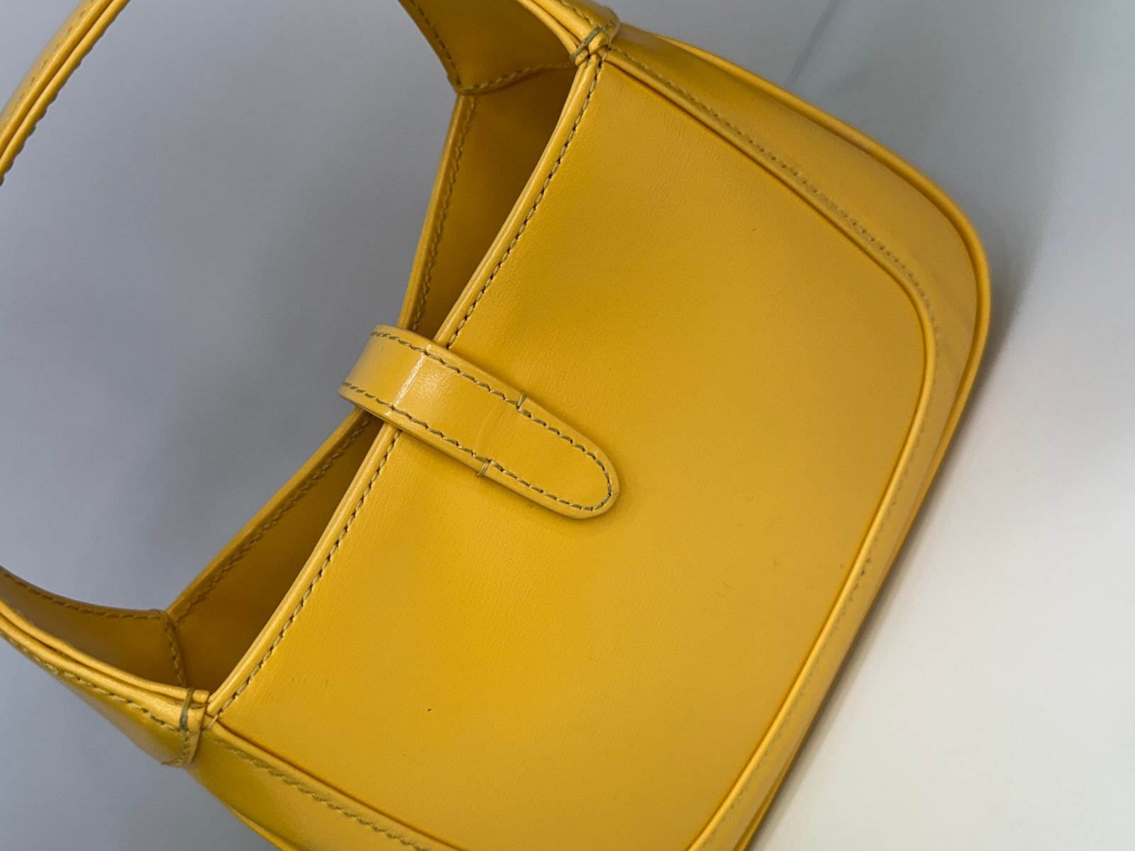 구찌 1961 재키 스몰백 옐로우