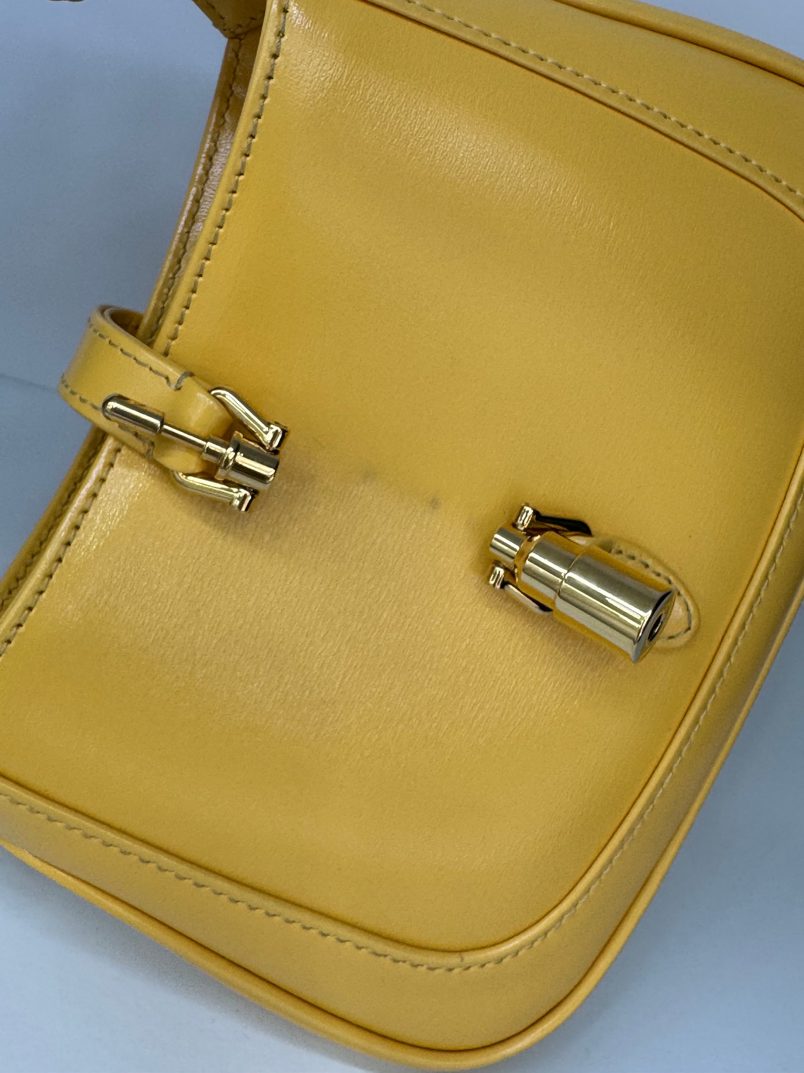 구찌 1961 재키 스몰백 옐로우