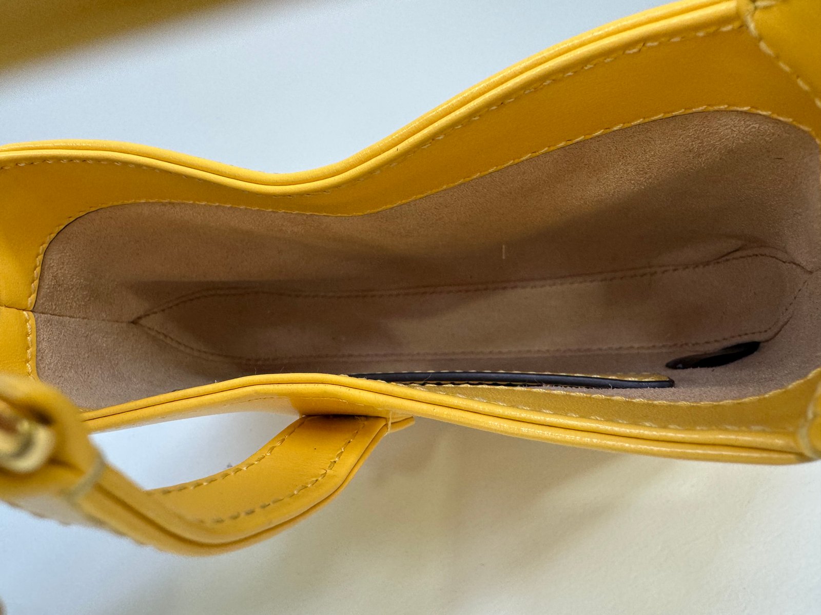 구찌 1961 재키 스몰백 옐로우