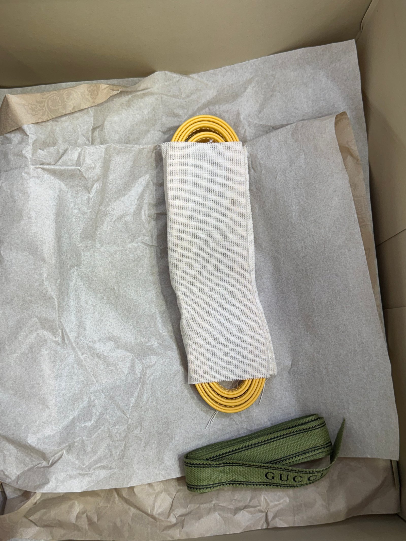 구찌 1961 재키 스몰백 옐로우