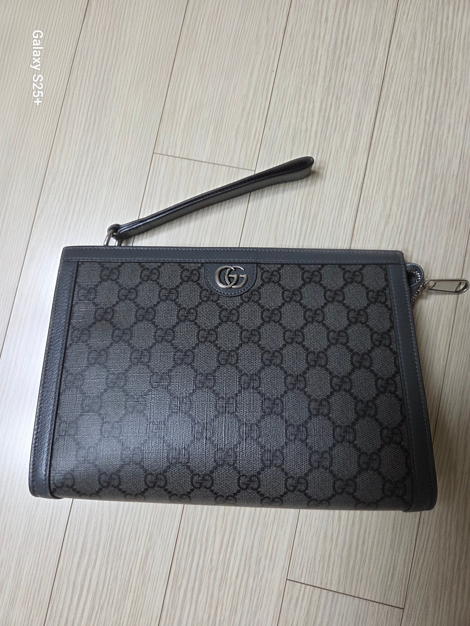 구찌GG 슈프림 클러치